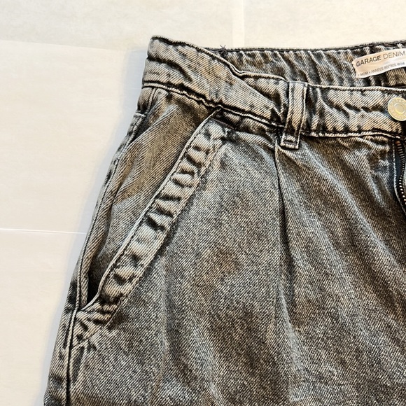 Dark wash MOM jeans! - Picture 5 of 6